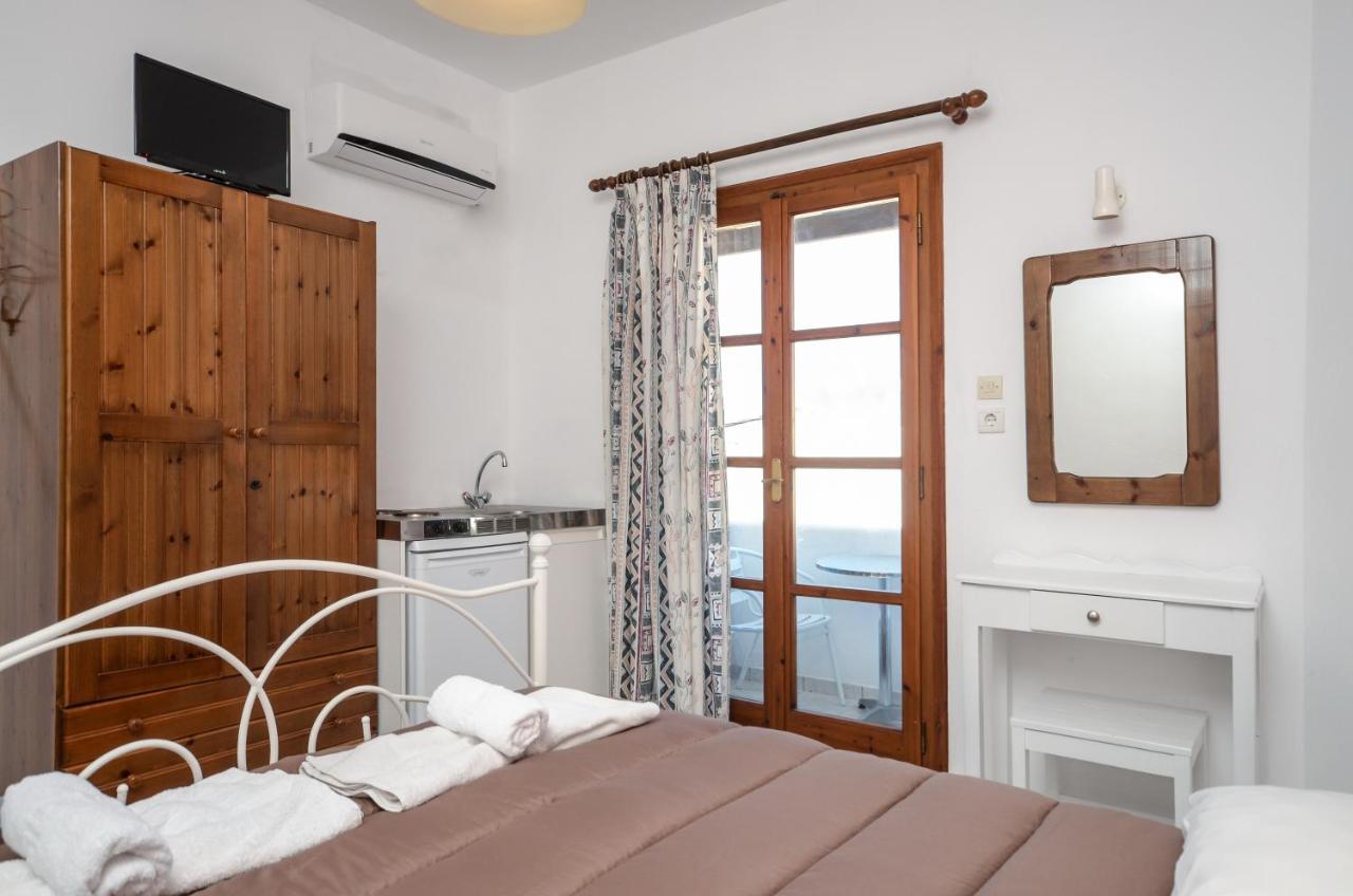 Depis Economy Studios & Apartments Naxos City Exteriör bild