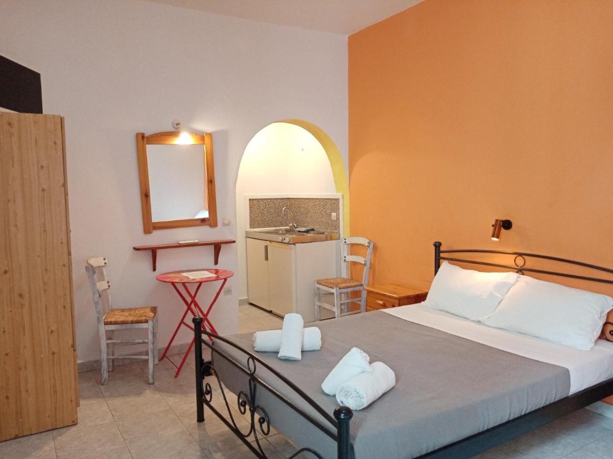 Depis Economy Studios & Apartments Naxos City Exteriör bild